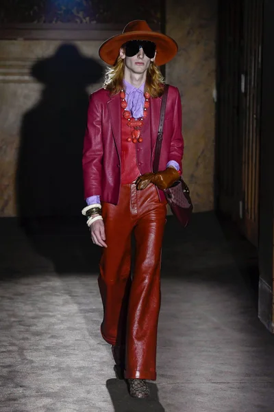 Look 37